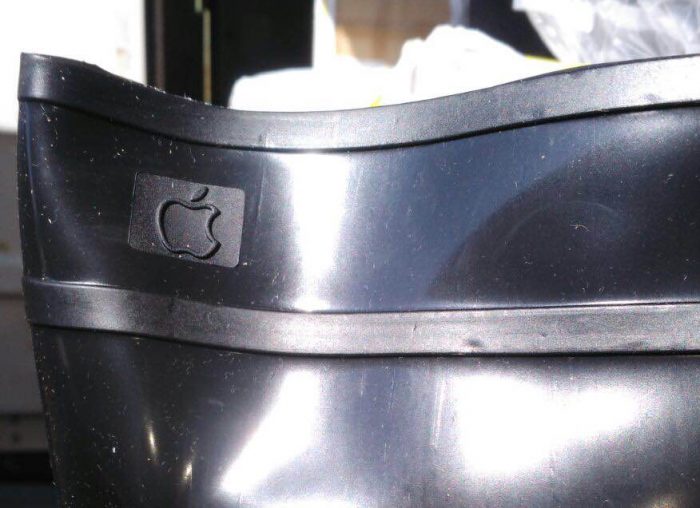 Contrabandă cu cizme de cauciuc Apple