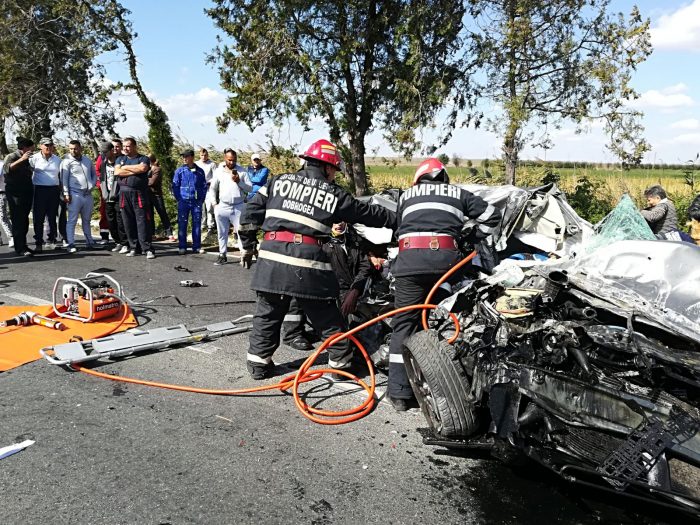 VIDEO + FOTO. Accident grav în apropiere de Medgidia. 13 victime, mai mulți morți