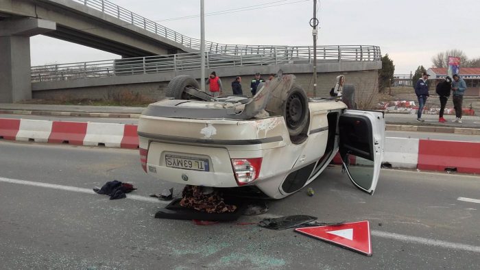 FOTO. Accident între Constanța și Năvodari. Mașină răsturnată