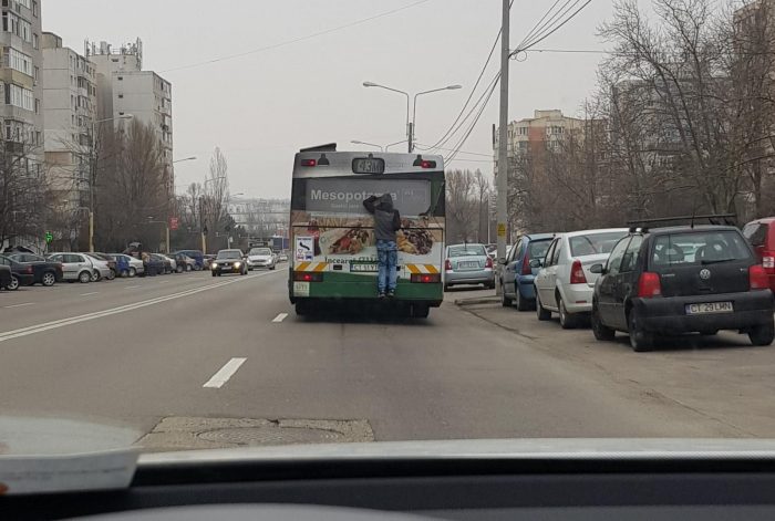 VIDEO. Oare n-a avut bani de bilet? Cum a călătorit un constănțean cu autobuzul