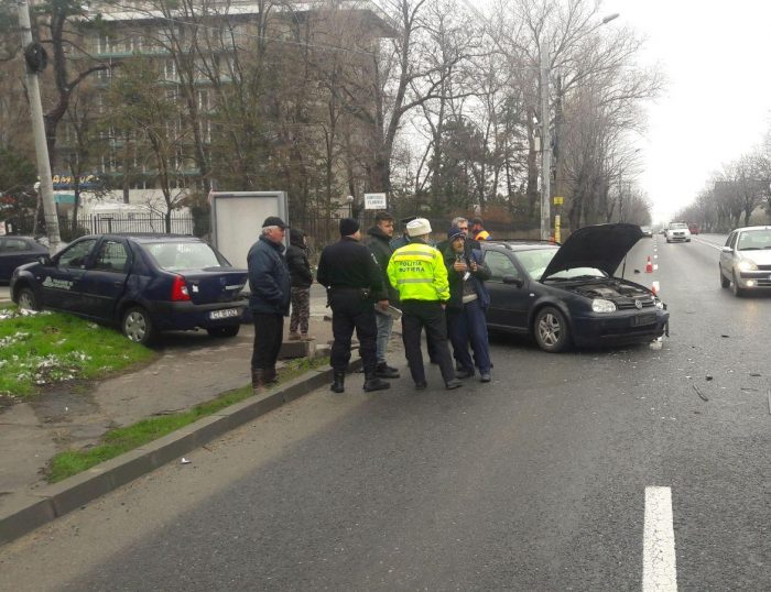 FOTO Accident cu 3 mașini, în Eforie Sud