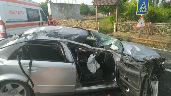 FOTO Un tânăr a murit într-un accident auto