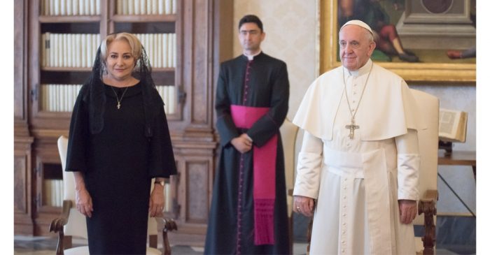 VIDEO Viorica Dăncilă i s-a adresat în română Papei Francisc