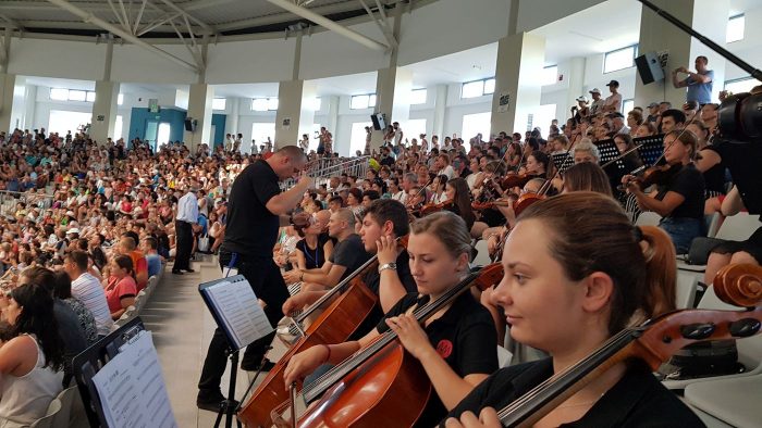 Experiență deosebită la Delfinariu: reprezentație pe acordurile unei orchestre simfonice FOTO/VIDEO