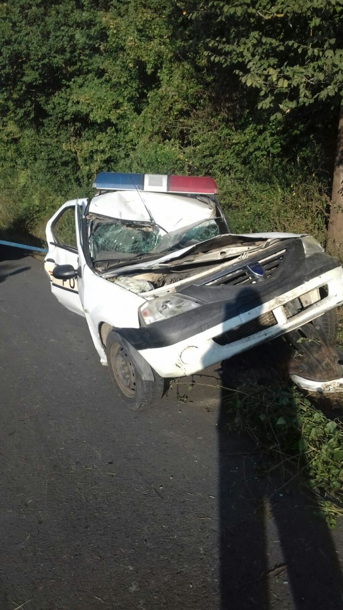 Un polițist riscă să rămână cu sechele pe viață, după ce s-a accidentat în mașina de serviciu. „Coșciug pe roți”, spun colegii săi