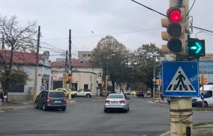 Suma INCREDIBILĂ plătită de noi toți pentru spălarea semafoarelor. Decebal Făgădău mulțumea Confort Urban pentru că o face