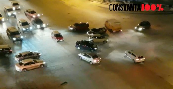 VIDEO Cum arată o intersecție din Constanța cu zăpadă, fără semafoare funcționale