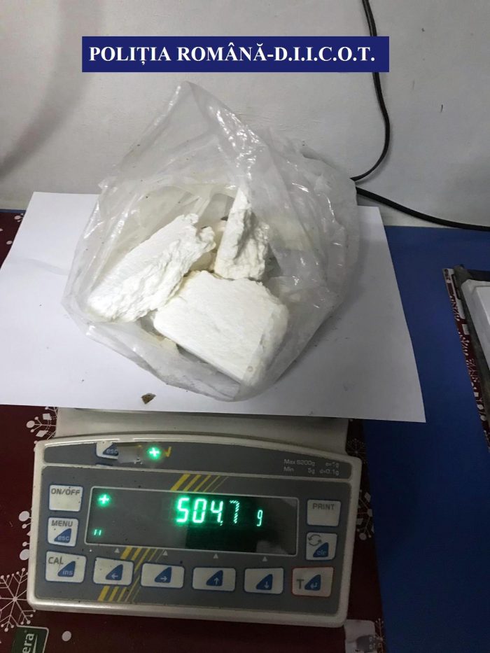 Polițiștii au confiscat jumătate de kilogram de cocaină. Marfa era adusă din Olanda și vândută în Constanța