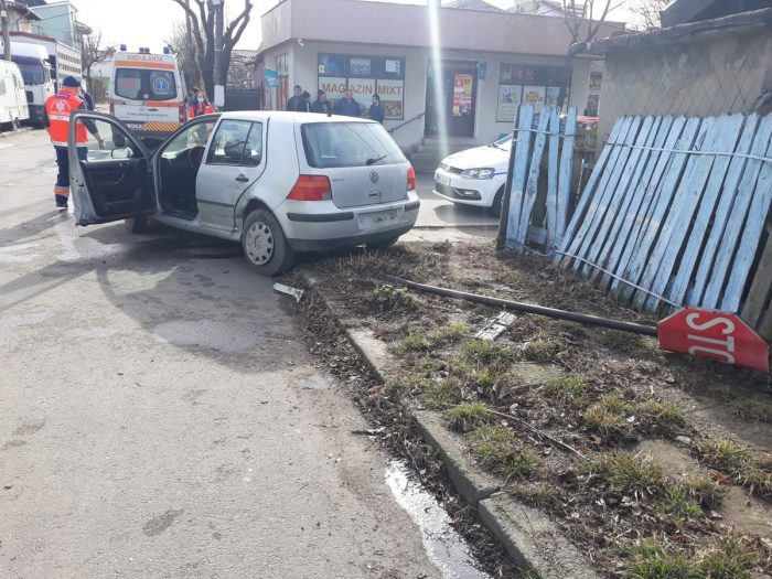 FOTO Accident între un autoturism și o dubă, o femeie rănită