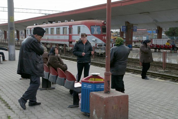 Polițiștii de la transporturi au descoperit un taximetrist fără acte și 3 cerșetori