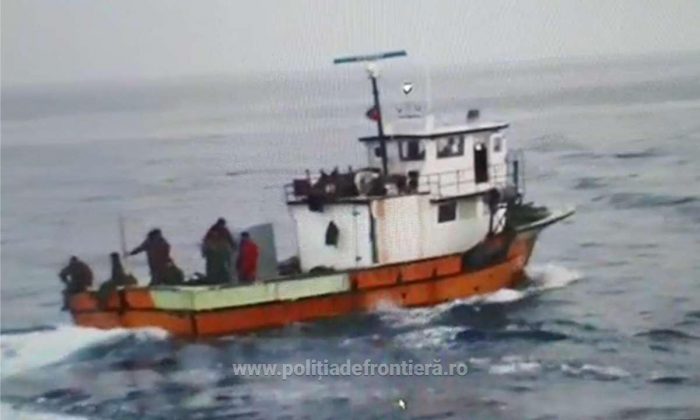 FOTO VIDEO Poliția de Frontieră a deschis focul împotriva unui pescador turcesc, prins la braconat pentru a treia oară într-un an