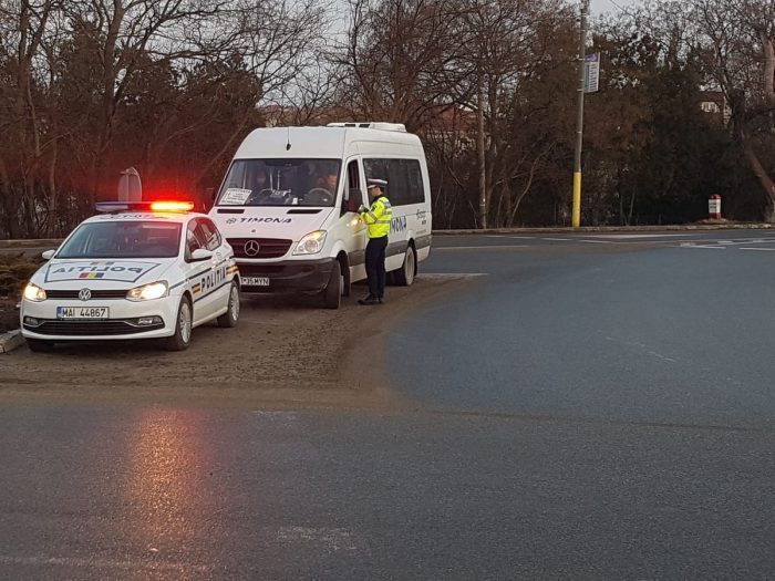 Transportul de persoane și de marfă, verificat de polițiști. Peste 200 de șoferi vietzomani au fost amendați