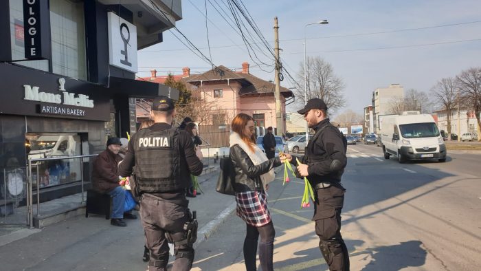 Polițiștii de la Rutieră și Acțiuni Speciale din Constanța au dăruit flori