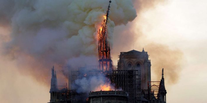 VIDEO Incendiu la catedrala Notre-Dame din Paris, veche de 850 de ani