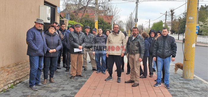 VIDEO Am stat de vorbă cu constănțenii nemulțumiți de pe strada Pandurului: „Primarul a promis că ne rezolvă problema, dar ne-a trimis Poliția Locală pe cap”