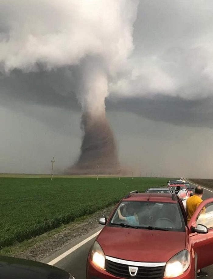 Tornadă în Călărași, imagini apocaliptice