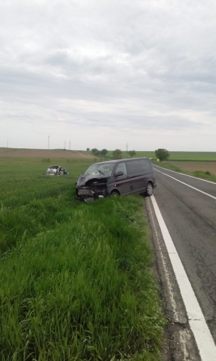 VIDEO Accident grav pe DN22A, trei răniți