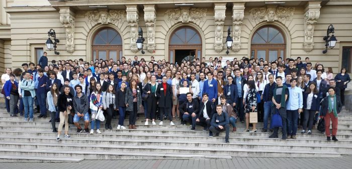 Elevi de la Colegiul „Mircea cel Bătrân”, la Congresul „MATh.en.JEANS”