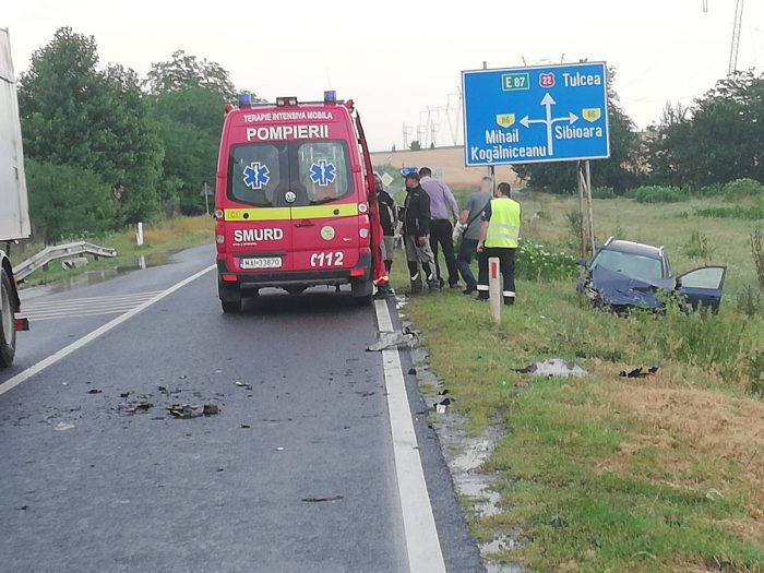 A pierdut controlul mașinii într-o curbă deosebit de periculoasă