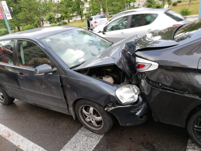 FOTO Accident în Mamaia produs de o tânără șoferiță