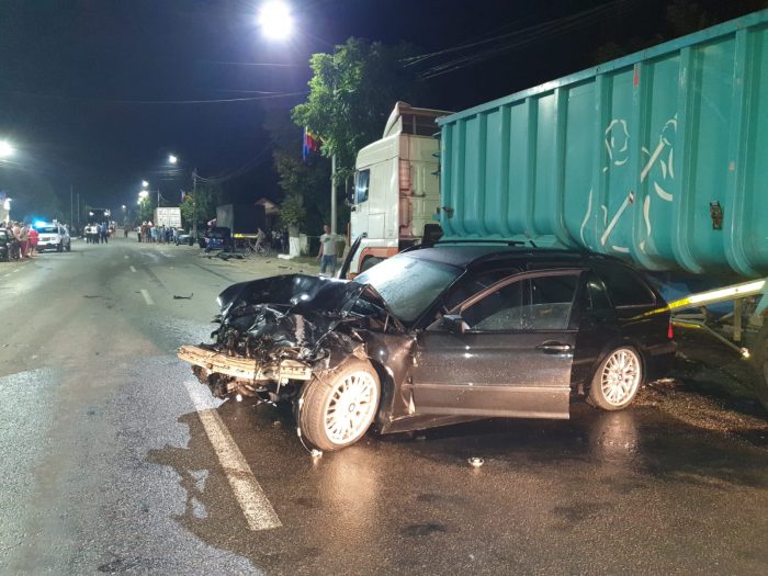 FOTO VIDEO O femeie a murit într-un accident rutier, alta a fost grav rănită