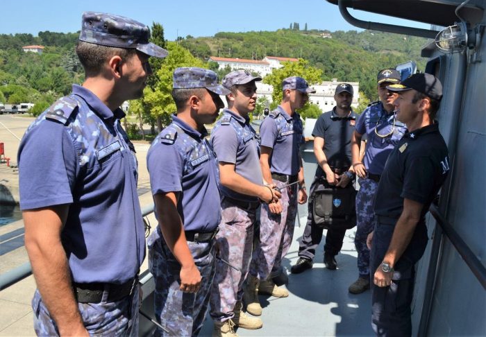 FOTO Comandor NATO la bordul unui dragor maritim românesc