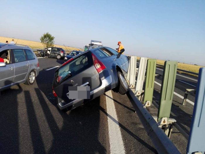 Accident pe Autostrada Soarelui. A ajuns cu mașina pe parapet