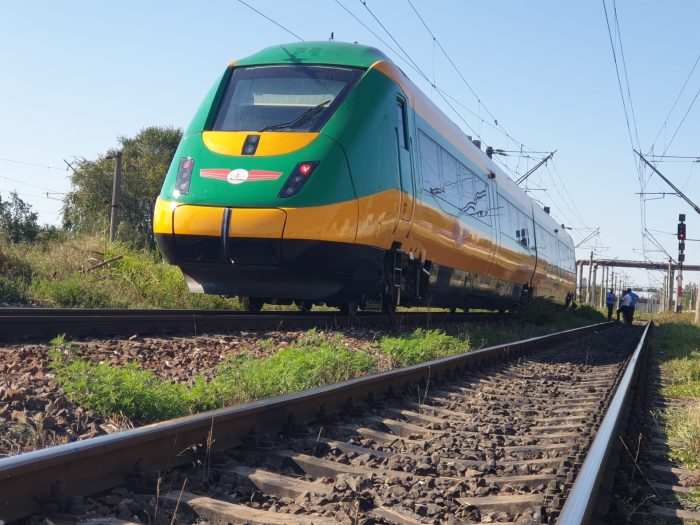 FOTO Două persoane au fost lovite de tren în cartierul Poarta 6