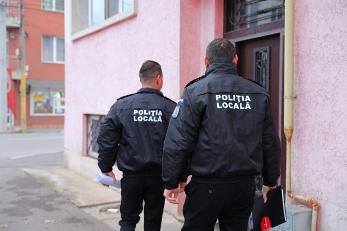 Poliția Locală Constanța a dat amenzi pentru săvârșirea de acte obscene în public și răscolirea în gunoi