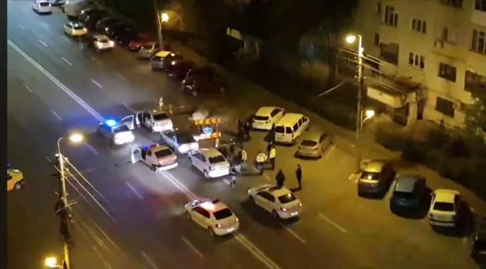 Doi tineri prinși la furat, urmăriți de polițiști, jandarmi, polițiști locali