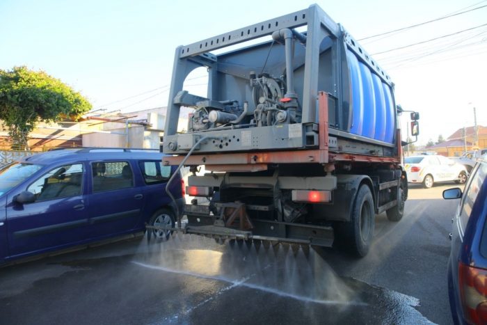 În Constanța continuă spălarea străzilor și trotuarelor cu detergent