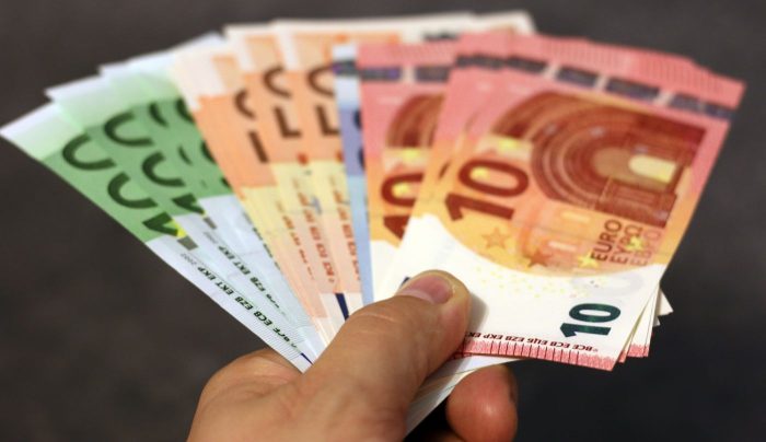 Bulgaria, Letonia şi România, ultimele în UE după salariul minim pe economie