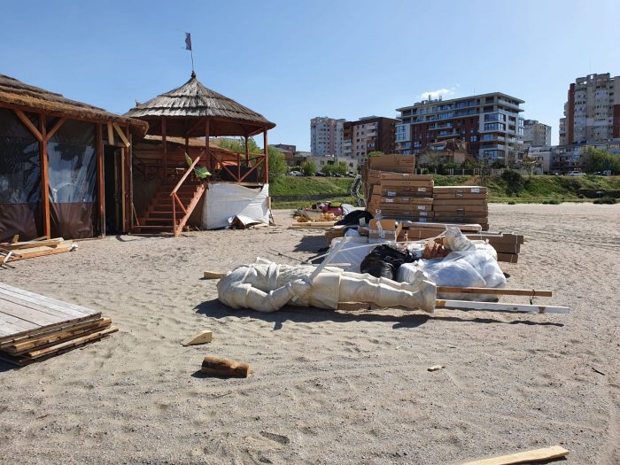 Amenzi usturătoare pentru firmele care s-au apucat ilegal de construit beach-baruri