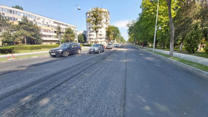 Continuă lucrările de reabilitare a carosabilului pe bulevardul Tomis din Constanța