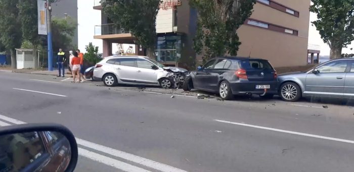 Accident rutier în Mamaia. A lovit 3 mașini parcate