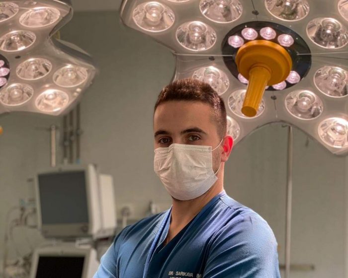 Asistent universitar drd. Sarikaya Emre, catedra Genetică și Neurochirurgie, Șef rezidenți neurochirurgie: „Nu voi fi un om obișnuit, pentru că am dreptul să fiu extraordinar”