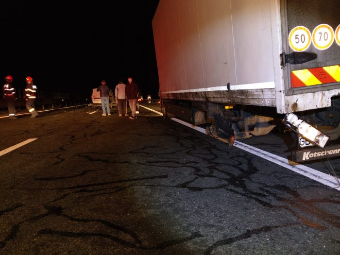 Accident grav pe Autostrada Soarelui. Un autoturism a intrat într-un autotren oprit pe banda de urgență