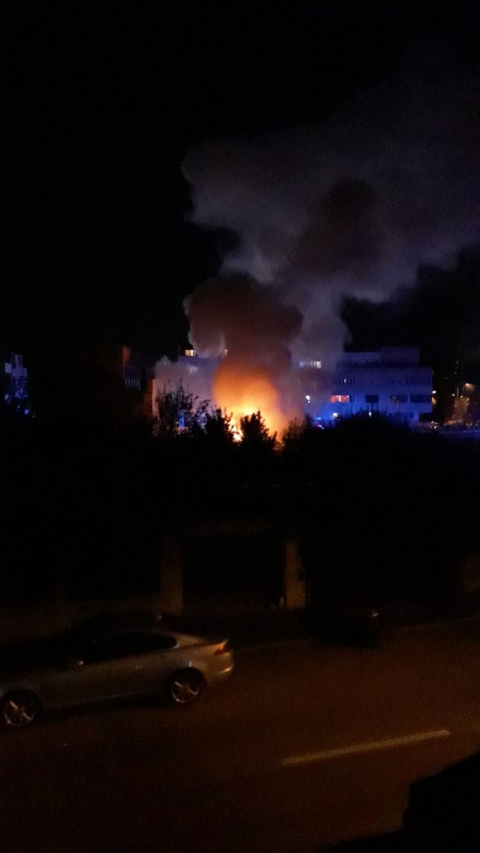 Incendiu în cartierul Compozitorilor, o femeie rănită FOTO