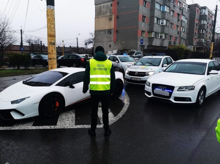 Lamborghini furat din Germania, confiscat de polițiștii de frontieră. Șoferul a primit și amendă pentru parcare neregulamentară