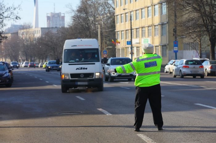 Polițiștii locali au dat 100 de amenzi într-o singură zi pentru lipsa autorizației de folosire a tramei stradale