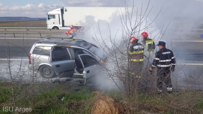 Autoturism în flăcări pe A1