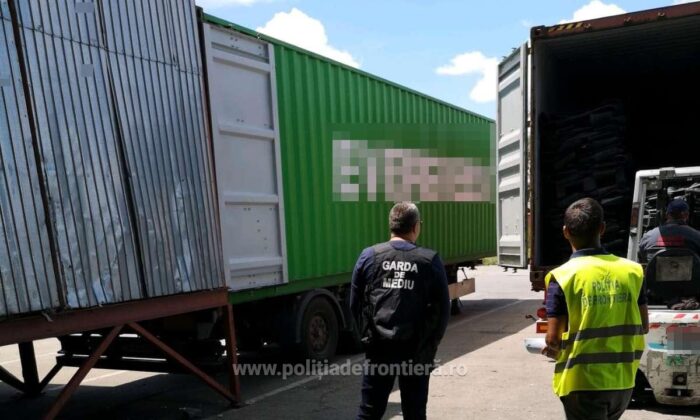 Un container plin cu peste 25 de tone de cauciucuri uzate, descoperit în Portul Constanţa Sud Agigea