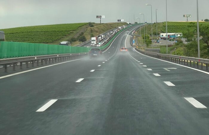 Aglomerație incredibilă pe Autostrada Soarelui. Ambuteiaj de 20 de kilometri!