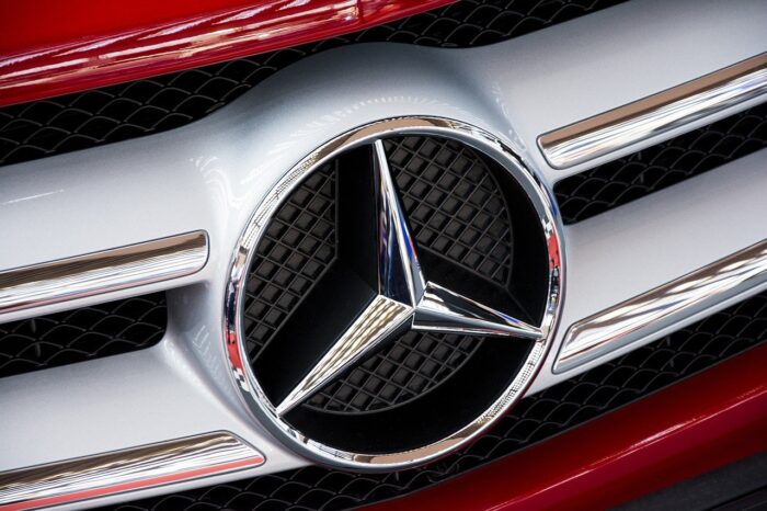 Mercedes-Benz vrea să construiască o fabrică nouă în Polonia, Ungaria sau România