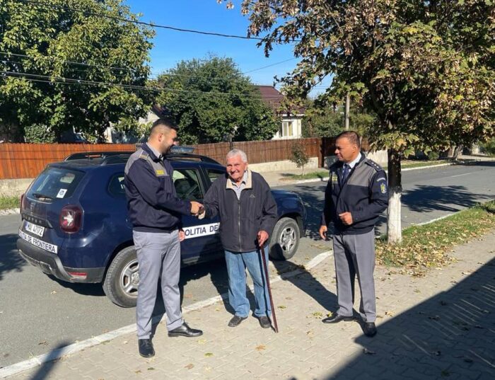 Un tânăr de 24 de ani a înșelat un bătrân de 84 de ani cu 6 metri steri de lemne