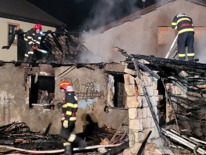 Incendiu în localitatea Poiana VIDEO FOTO