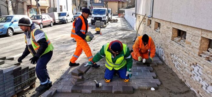 Continuă lucrările de reabilitare a tramei stradale în cartierele din Constanța