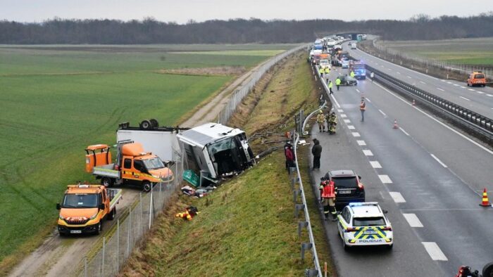 Tragedie în Slovenia: trei români au murit într-un accident de autocar