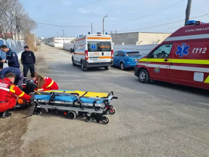 Accident între o mașină și o motocicletă la intrare în Lumina