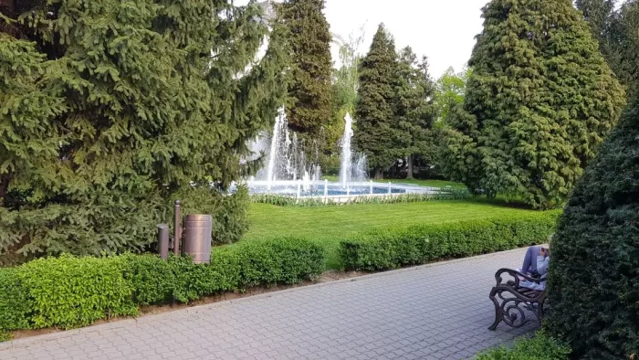 O fată de 14 a murit după ce a fost înjunghiată în Grădina Botanică din Craiova